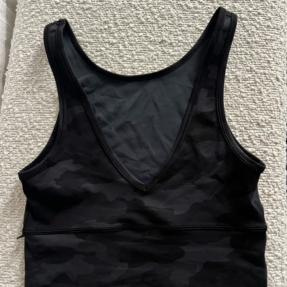 Lulu Lemon Power Pivot tank